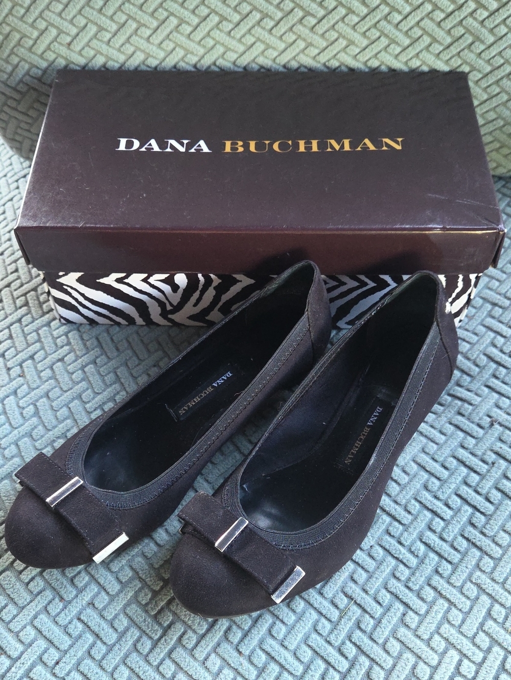 Dana Buchman Black Suede Bow Flats with Metallic Accent ☆ Size 7.5 ☆  DB Darcy